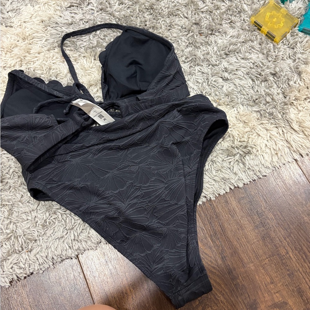 Cupshe Black Floral Textured Bikini Set